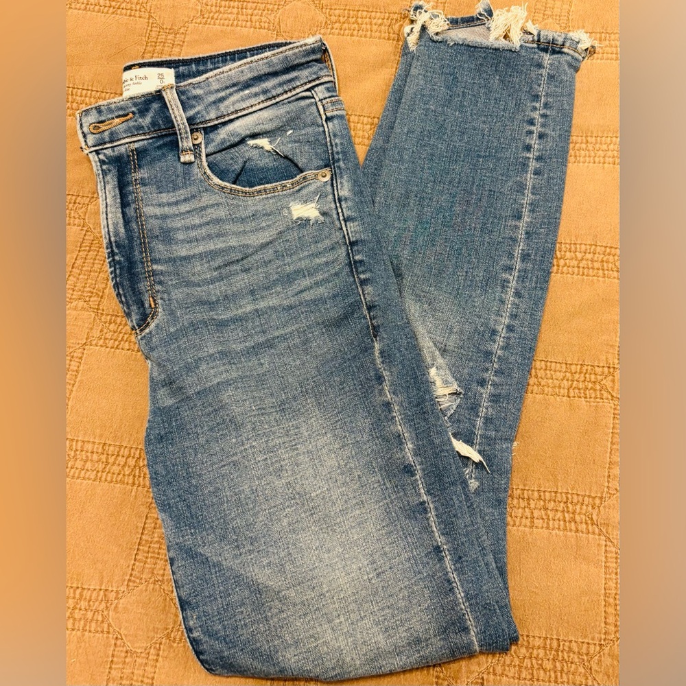 ABERCROMBIE & FITCH - Distressed Jeans - Picture 5 of 7
